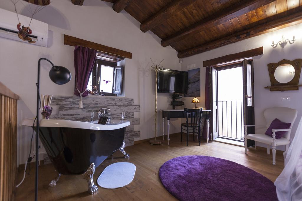 Ortigia Deluxe S.a.l. * Syracuse